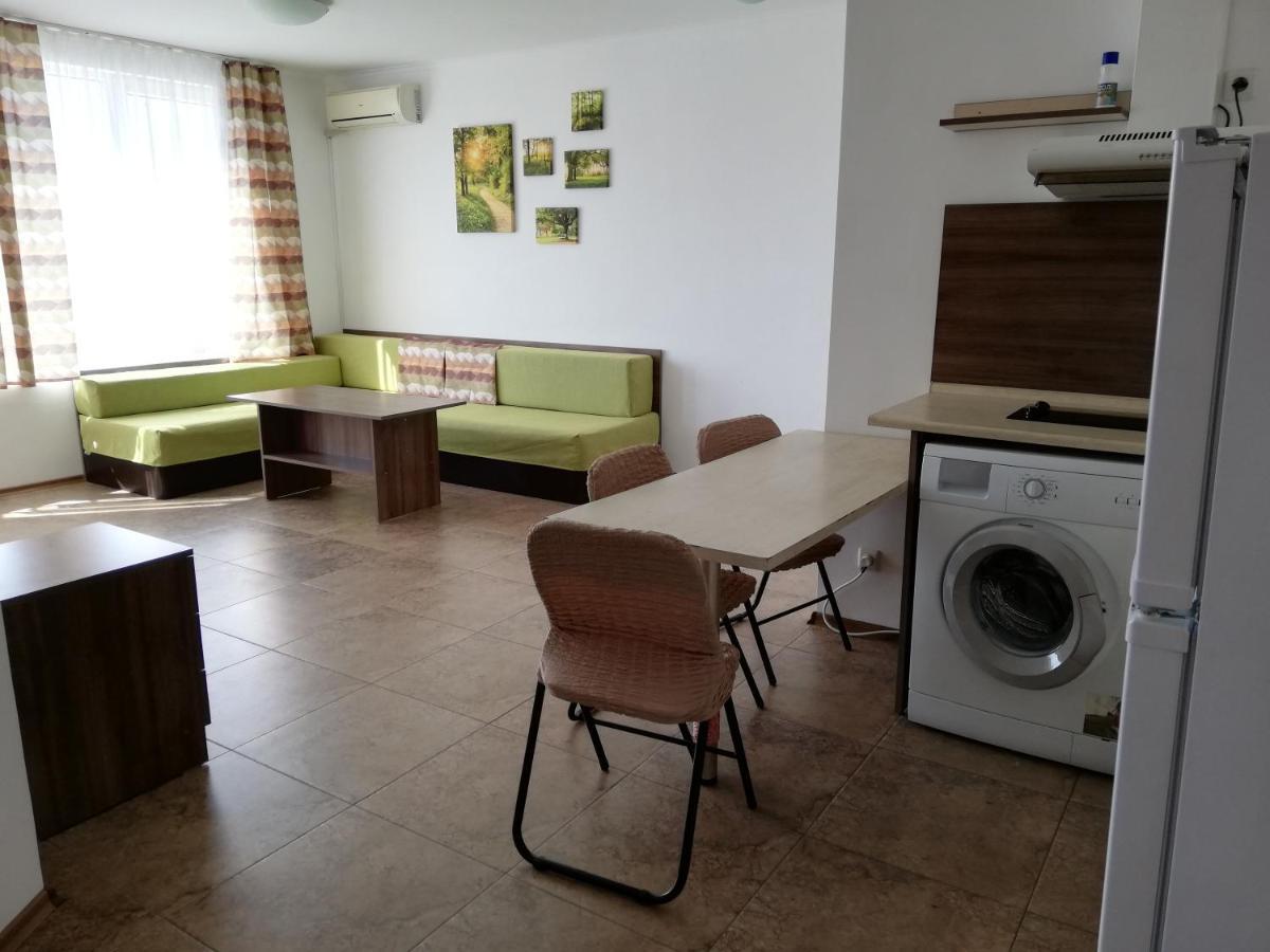 Apartamenti Zhelezovi Pomorie Exterior photo