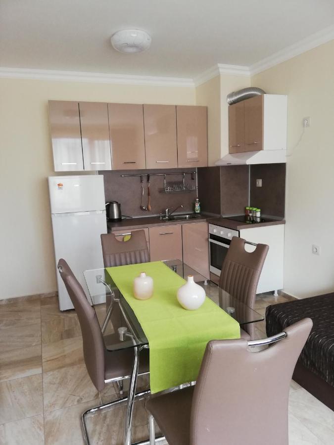 Apartamenti Zhelezovi Pomorie Exterior photo